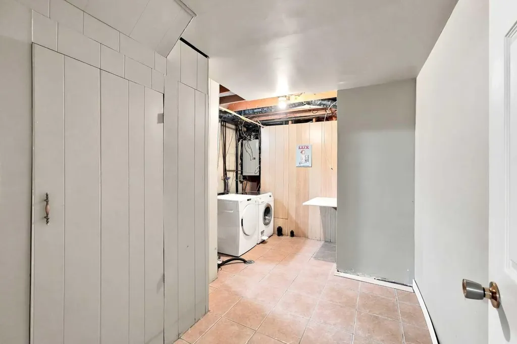 12 Anders Street Red Deer AB T4R 1B8