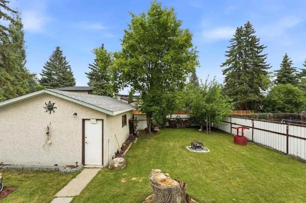 12 Anders Street Red Deer AB T4R 1B8