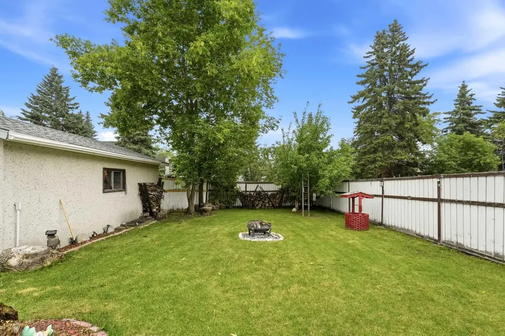 12 Anders Street Red Deer AB T4R 1B8