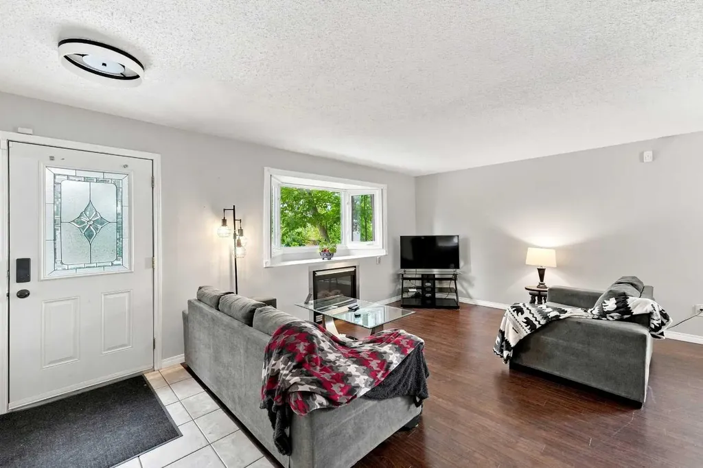 12 Anders Street Red Deer AB T4R 1B8