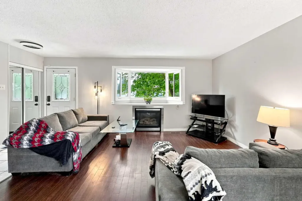 12 Anders Street Red Deer AB T4R 1B8