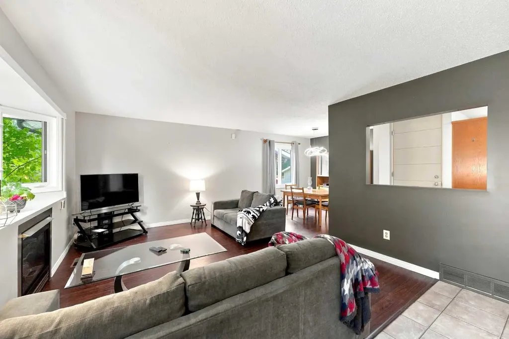 12 Anders Street Red Deer AB T4R 1B8