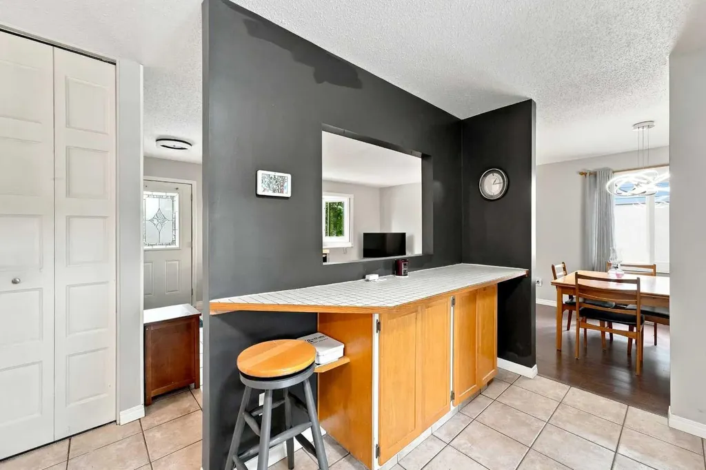 12 Anders Street Red Deer AB T4R 1B8