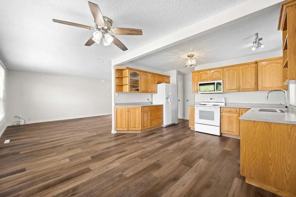 5607 43 Street Lloydminster AB T9V 0A5