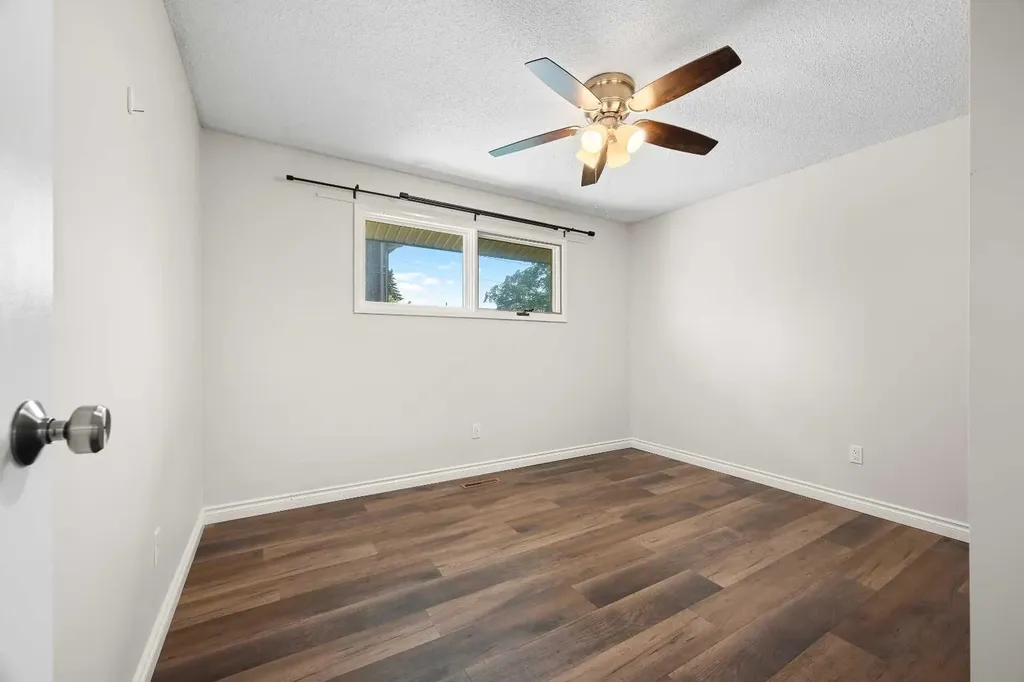 5607 43 Street Lloydminster AB T9V 0A5