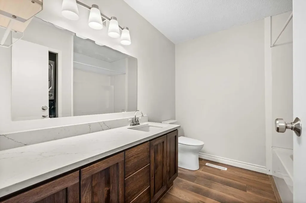 5607 43 Street Lloydminster AB T9V 0A5