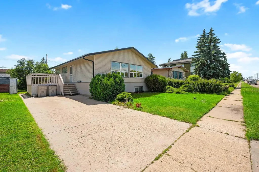 5607 43 Street Lloydminster AB T9V 0A5