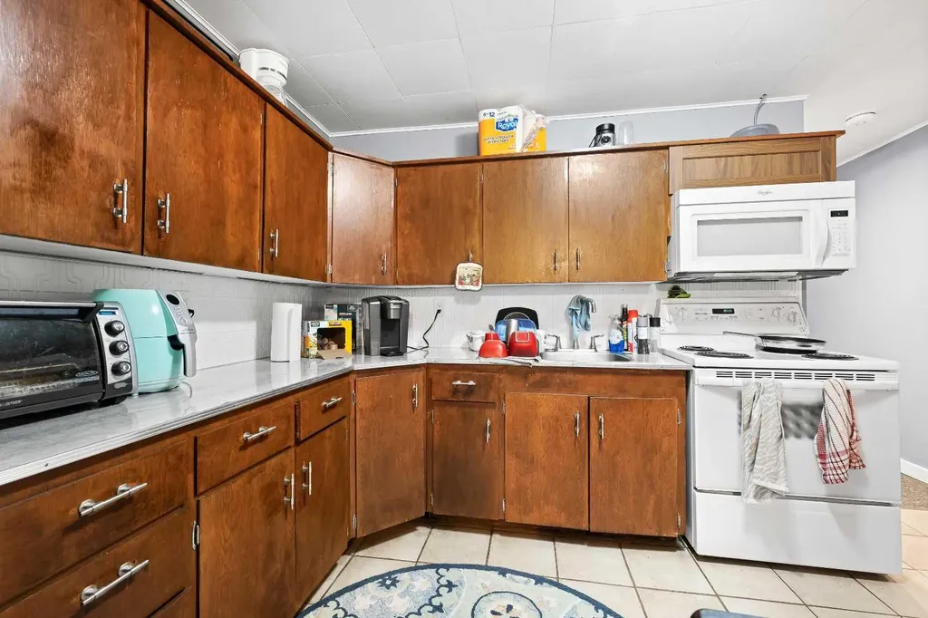 5607 43 Street Lloydminster AB T9V 0A5