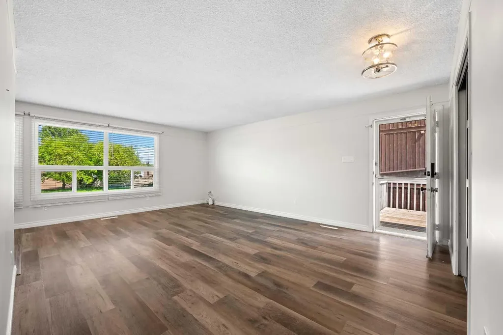 5607 43 Street Lloydminster AB T9V 0A5