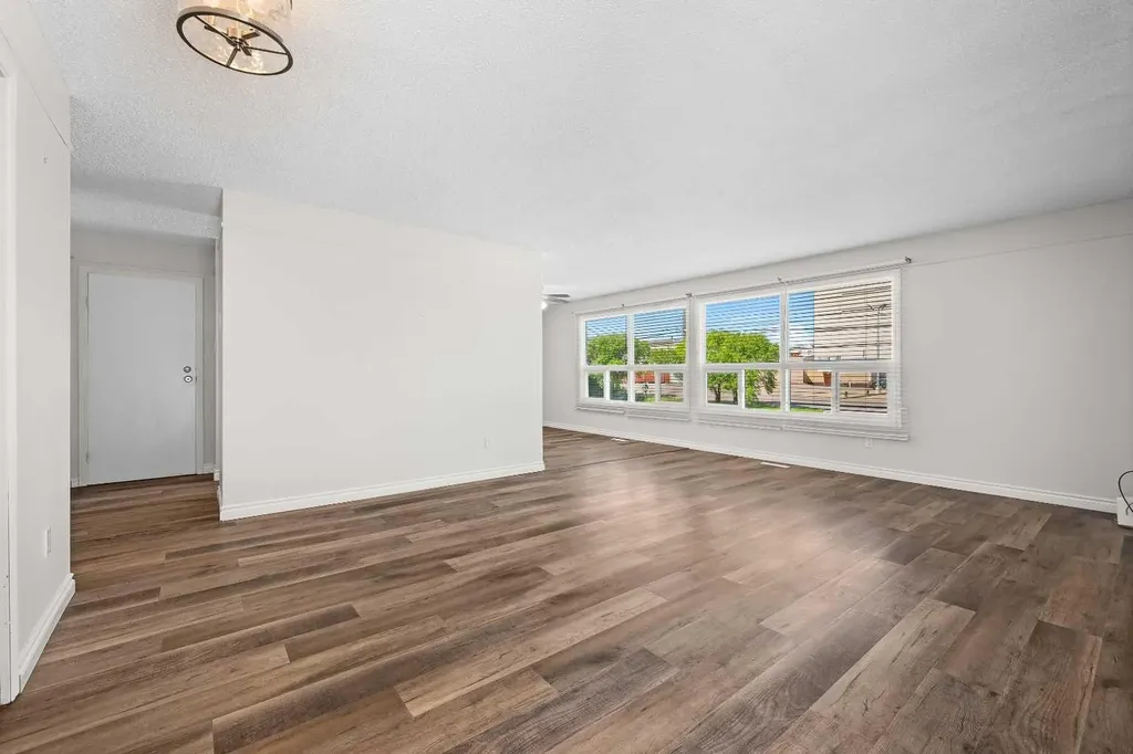 5607 43 Street Lloydminster AB T9V 0A5