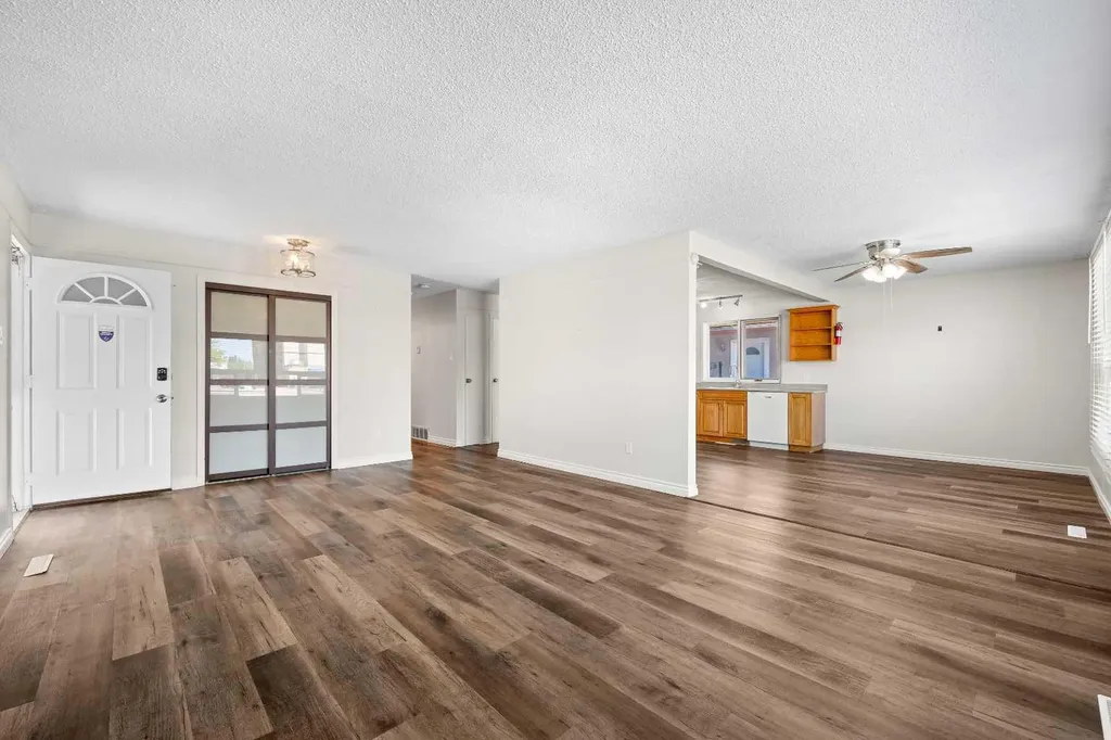 5607 43 Street Lloydminster AB T9V 0A5