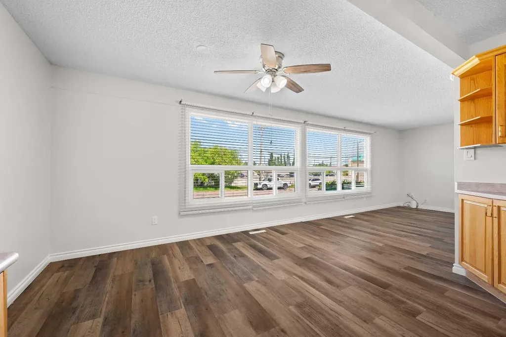 5607 43 Street Lloydminster AB T9V 0A5