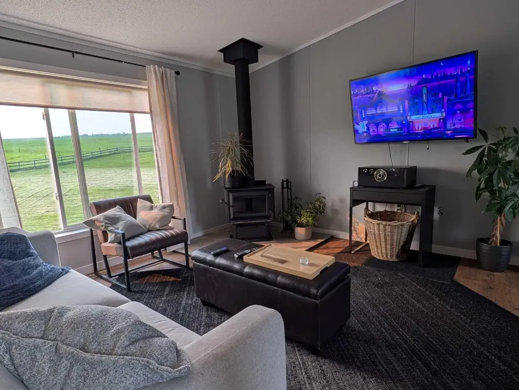 33560 Range Road 53 Rural Mountain View County AB T0M1X0