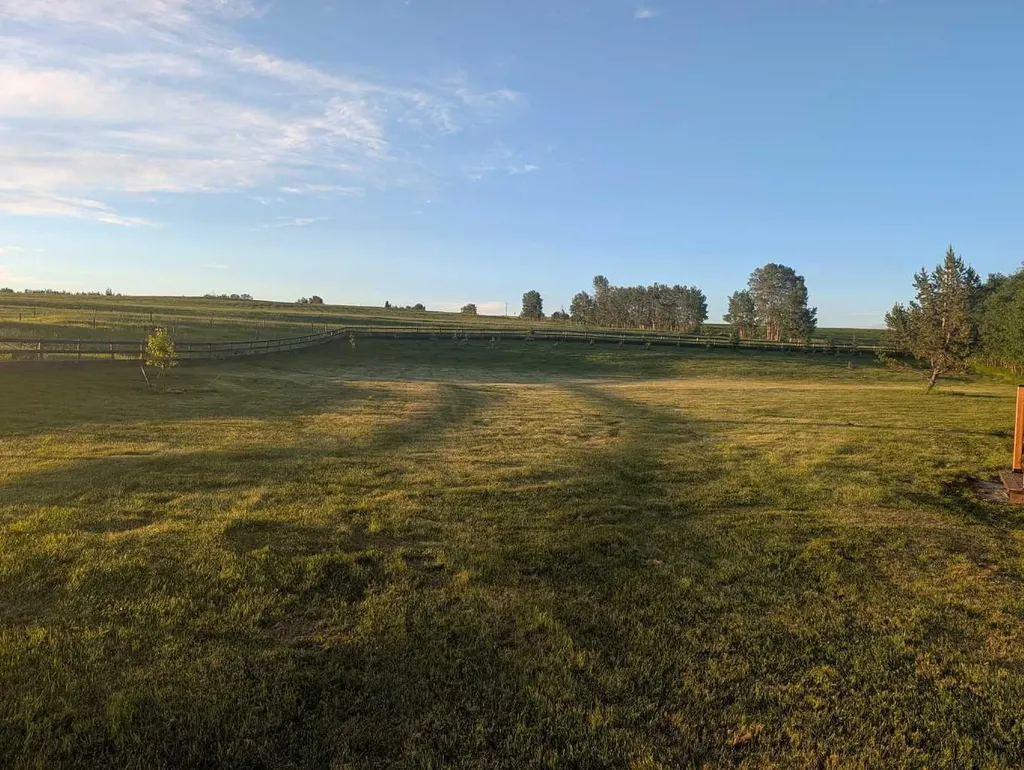 33560 Range Road 53 Rural Mountain View County AB T0M1X0