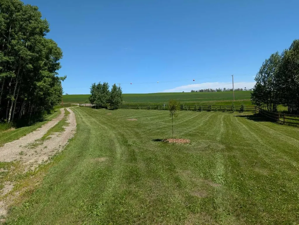 33560 Range Road 53 Rural Mountain View County AB T0M1X0