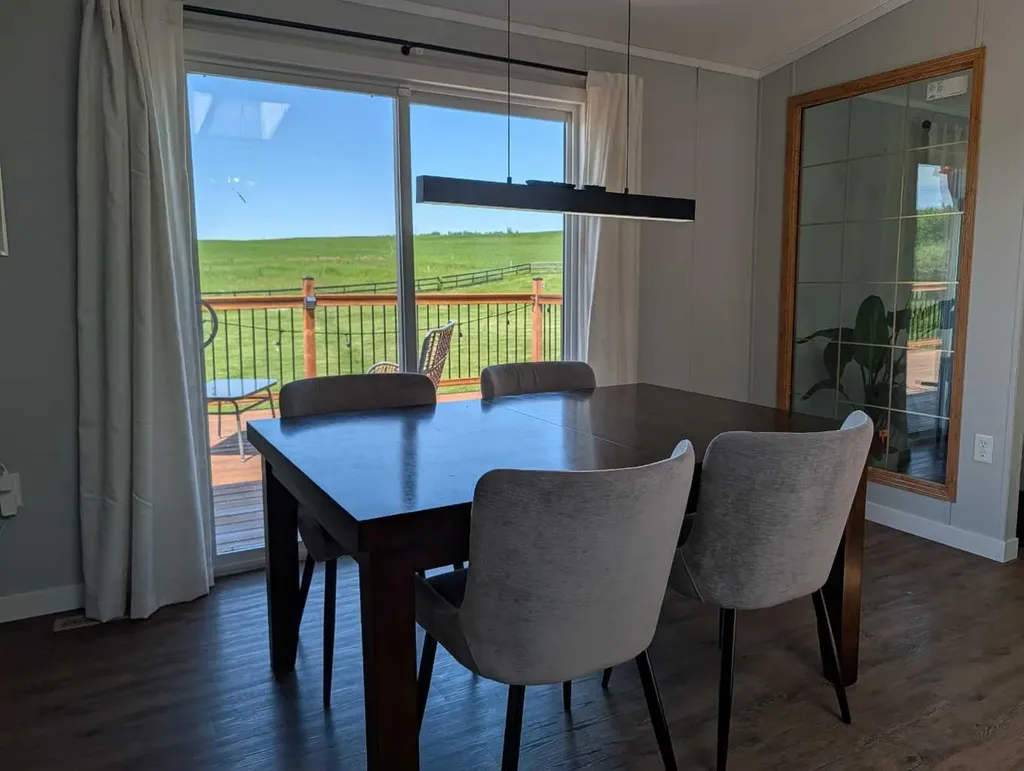 33560 Range Road 53 Rural Mountain View County AB T0M1X0