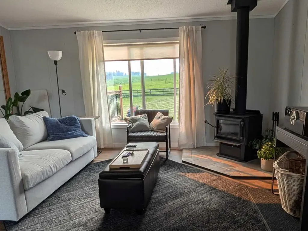 33560 Range Road 53 Rural Mountain View County AB T0M1X0