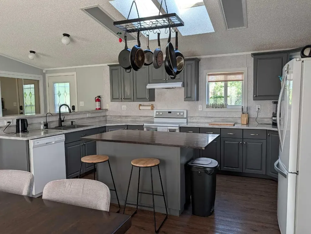33560 Range Road 53 Rural Mountain View County AB T0M1X0