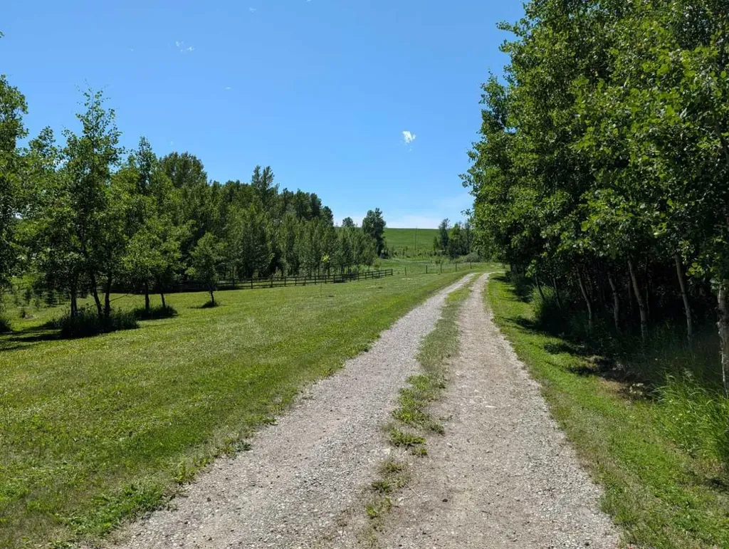 33560 Range Road 53 Rural Mountain View County AB T0M1X0
