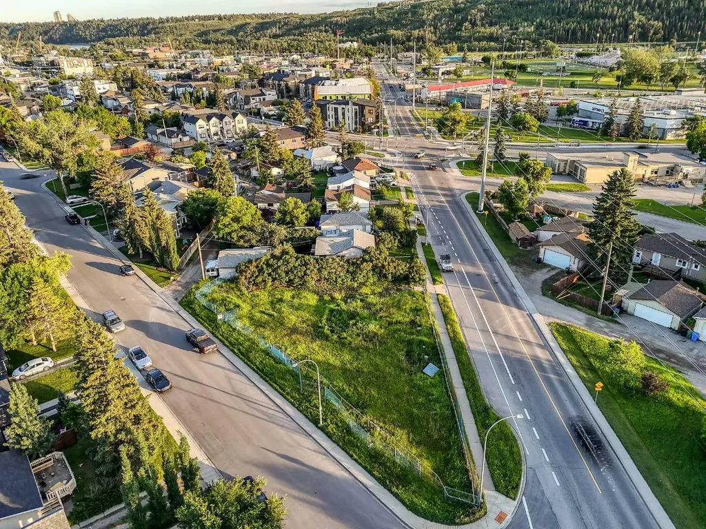 1916 & 1928 Home Road Calgary AB T1X 0Y4