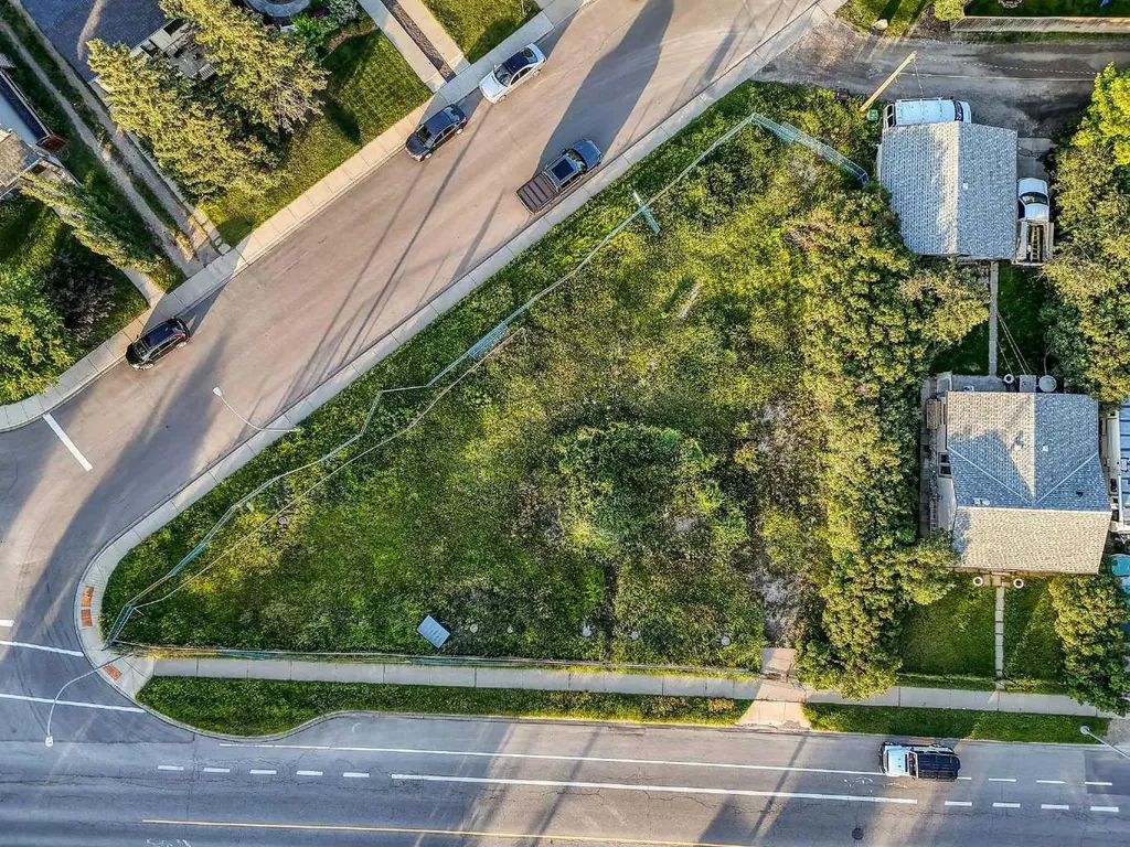 1916 & 1928 Home Road Calgary AB T1X 0Y4
