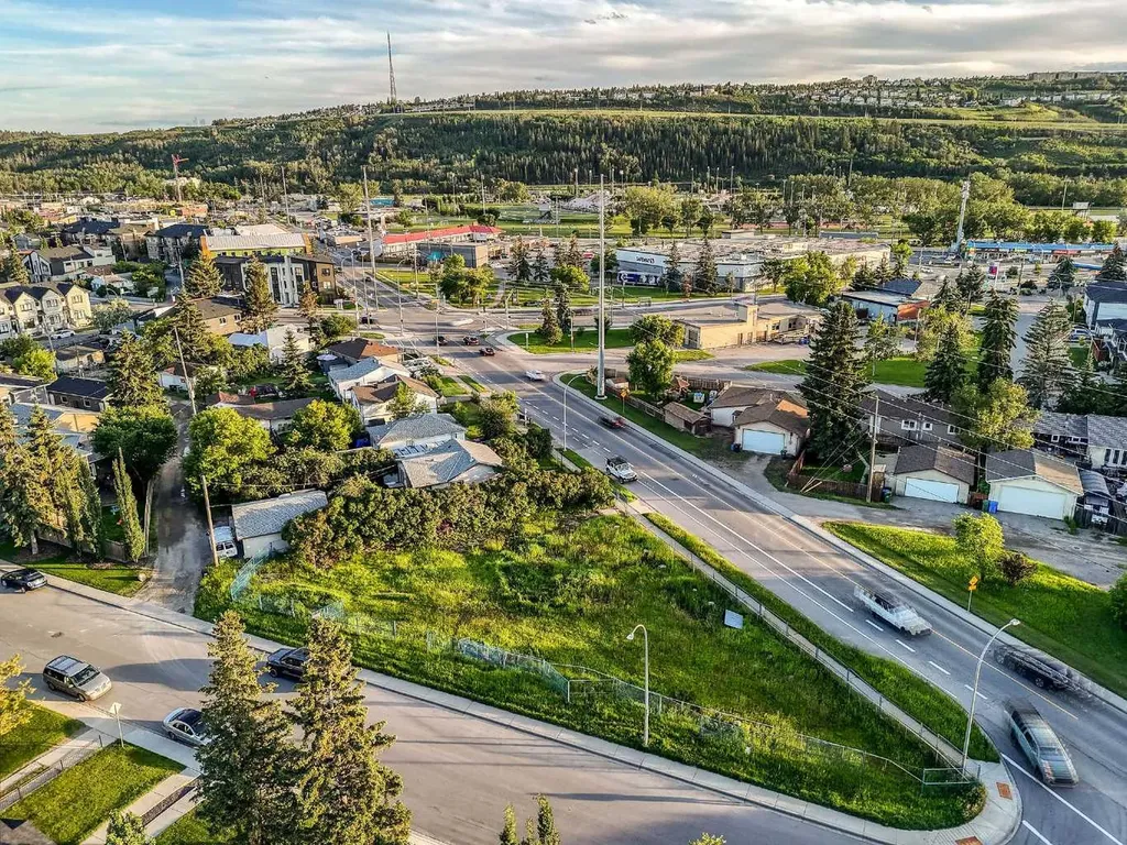 1916 & 1928 Home Road Calgary AB T1X 0Y4
