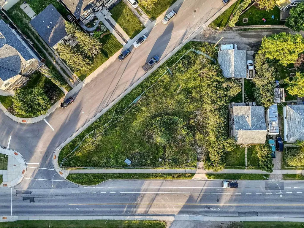 1916 & 1928 Home Road Calgary AB T1X 0Y4