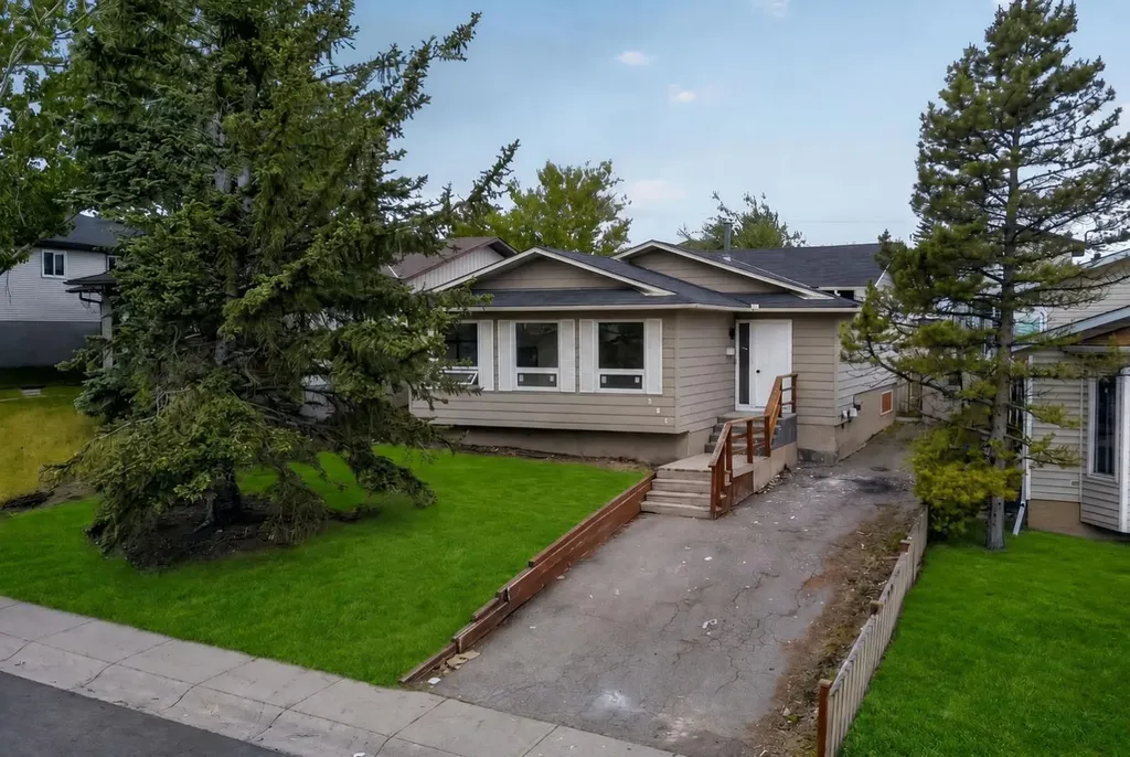 304 Beddington Circle NE Calgary AB T3K 1K7