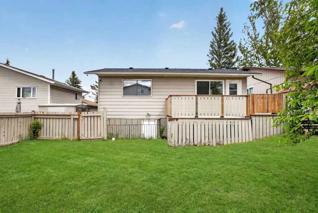 304 Beddington Circle NE Calgary AB T3K 1K7