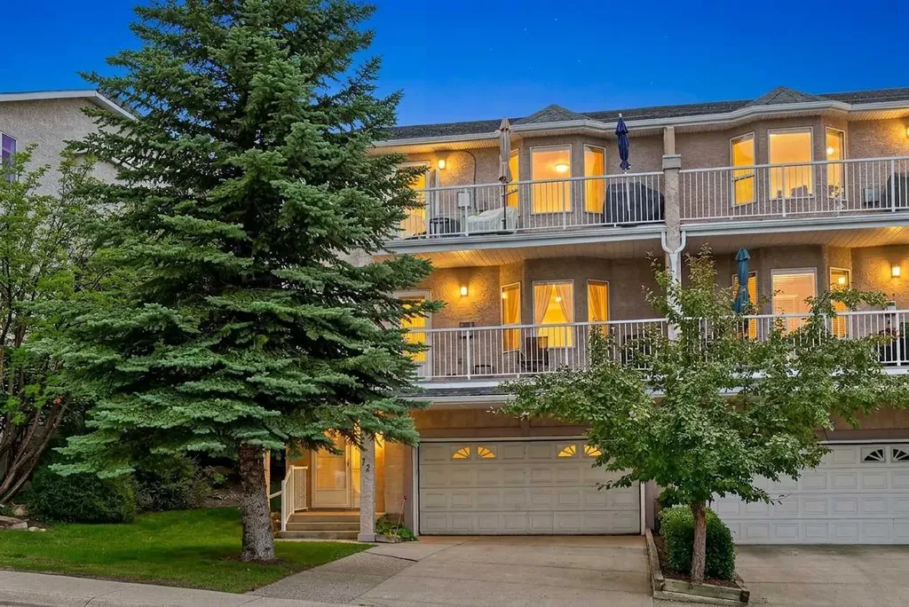 72 Sierra Morena Green SW Calgary AB T3H 3E5