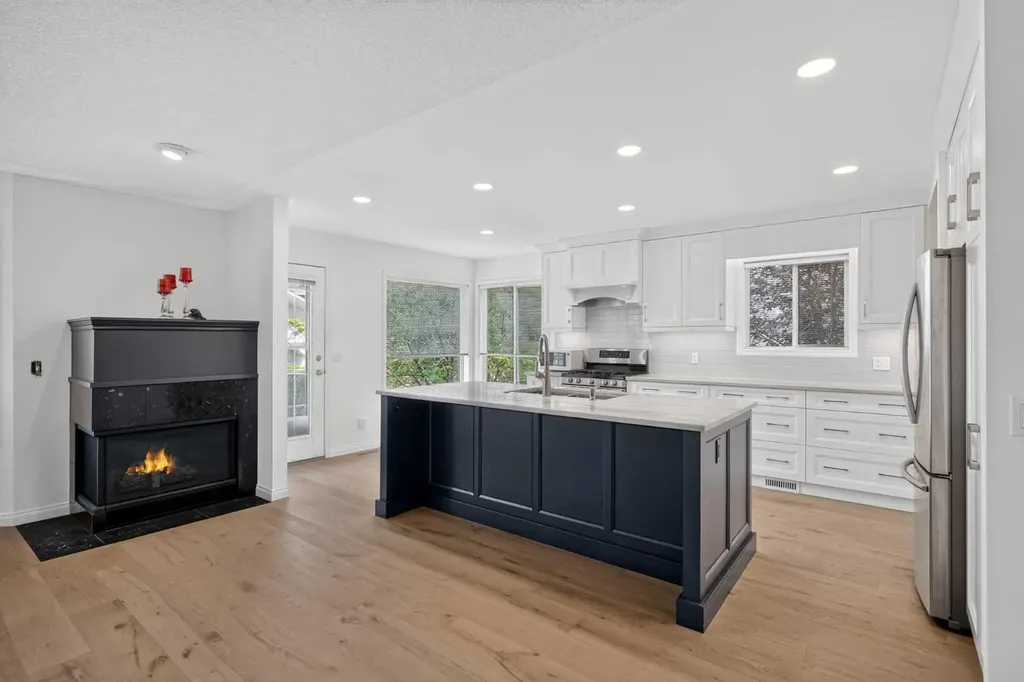 72 Sierra Morena Green SW Calgary AB T3H 3E5