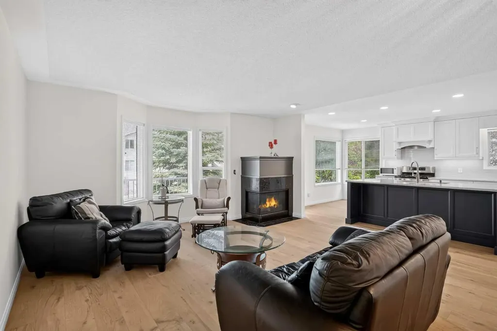 72 Sierra Morena Green SW Calgary AB T3H 3E5