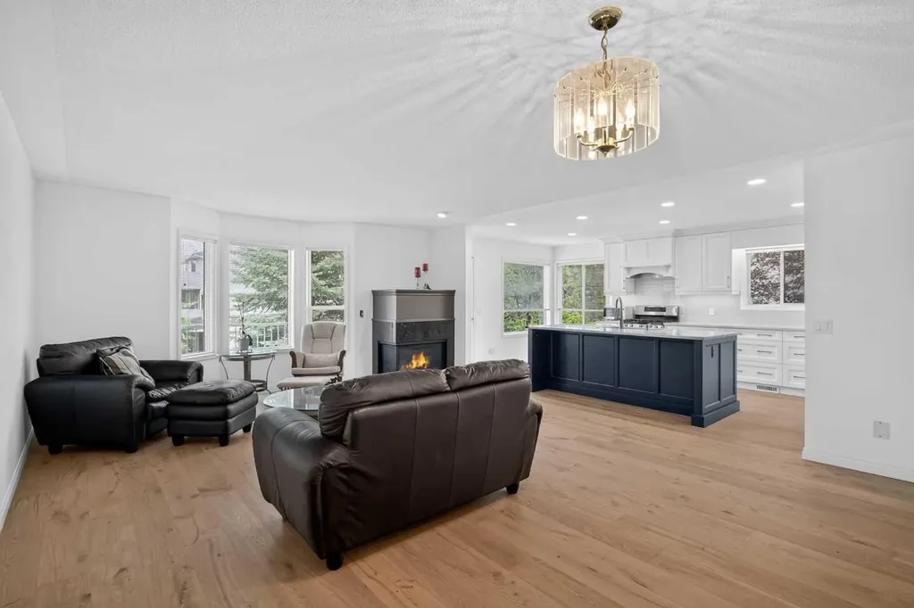 72 Sierra Morena Green SW Calgary AB T3H 3E5