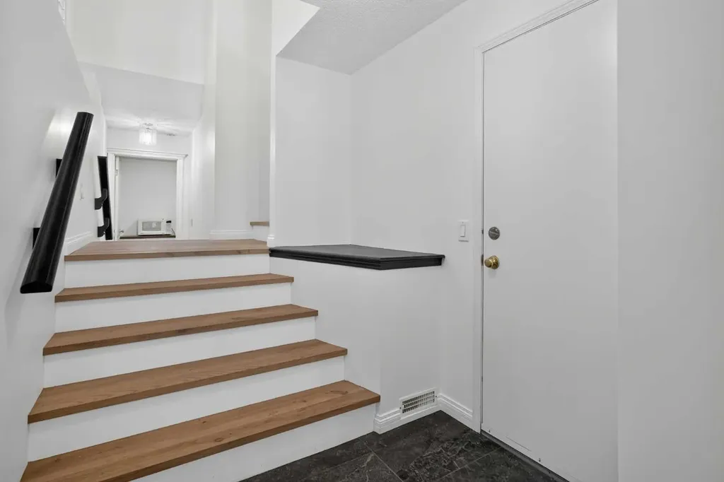 72 Sierra Morena Green SW Calgary AB T3H 3E5