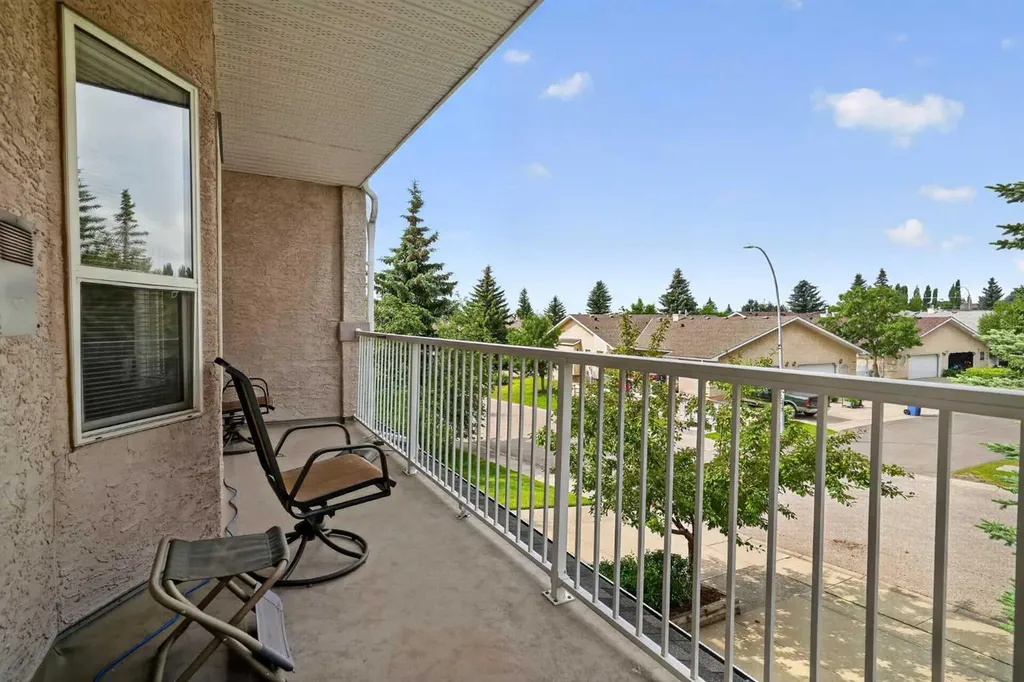 72 Sierra Morena Green SW Calgary AB T3H 3E5