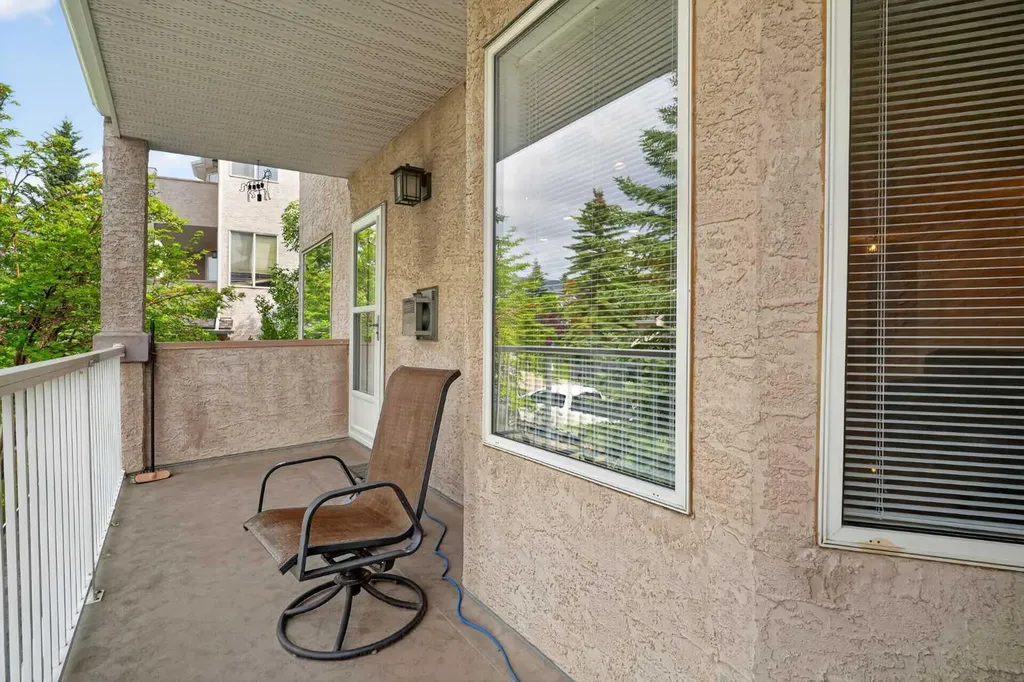72 Sierra Morena Green SW Calgary AB T3H 3E5