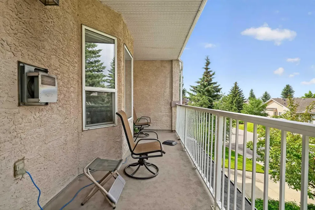 72 Sierra Morena Green SW Calgary AB T3H 3E5
