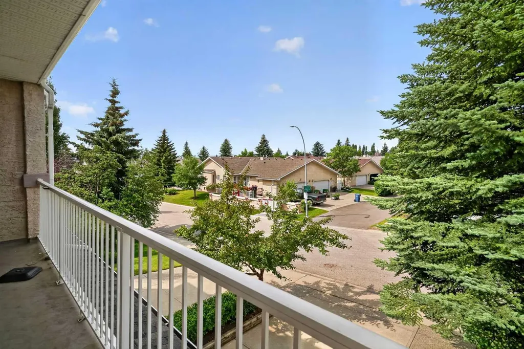 72 Sierra Morena Green SW Calgary AB T3H 3E5