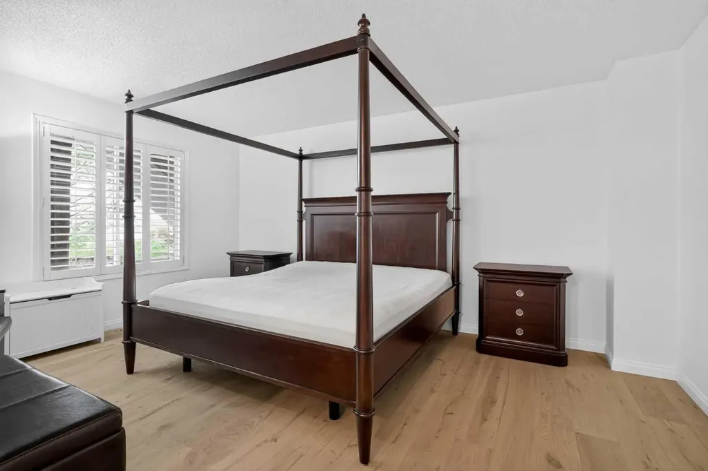 72 Sierra Morena Green SW Calgary AB T3H 3E5