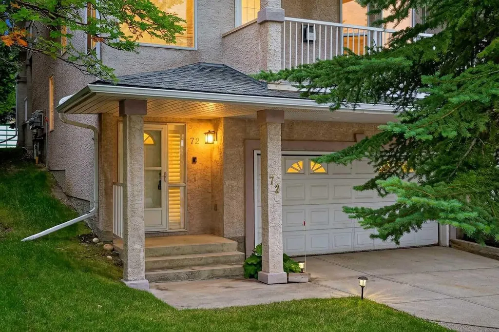 72 Sierra Morena Green SW Calgary AB T3H 3E5