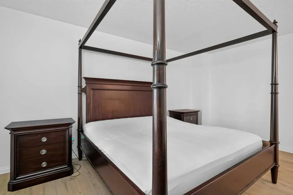 72 Sierra Morena Green SW Calgary AB T3H 3E5