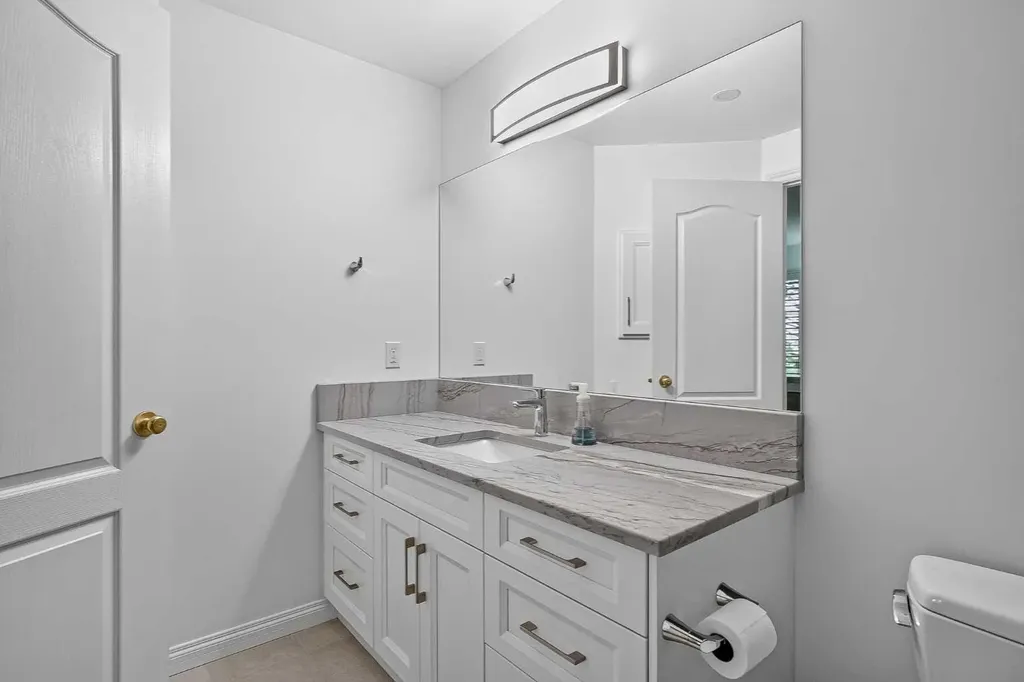 72 Sierra Morena Green SW Calgary AB T3H 3E5