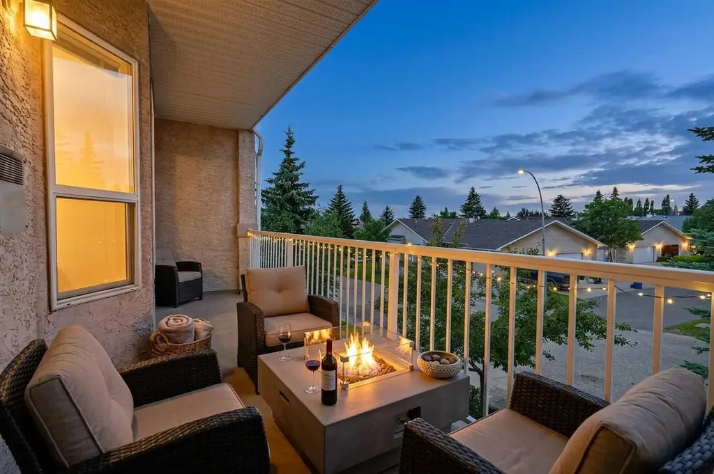 72 Sierra Morena Green SW Calgary AB T3H 3E5