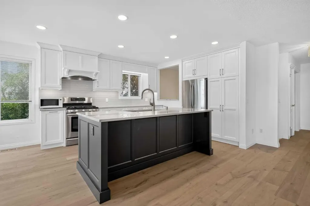 72 Sierra Morena Green SW Calgary AB T3H 3E5