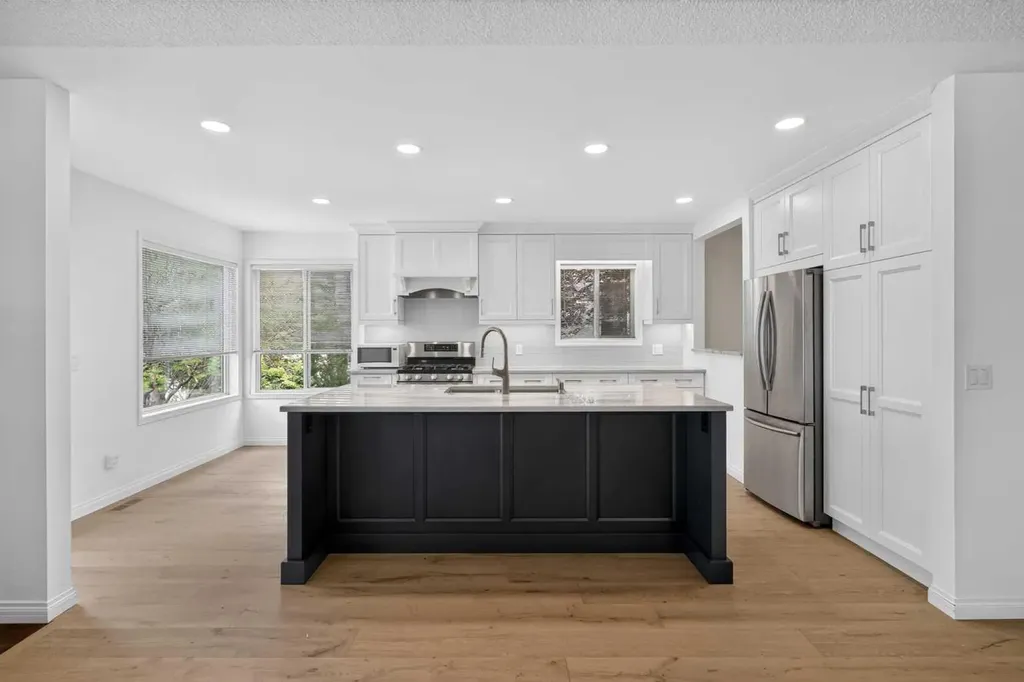 72 Sierra Morena Green SW Calgary AB T3H 3E5