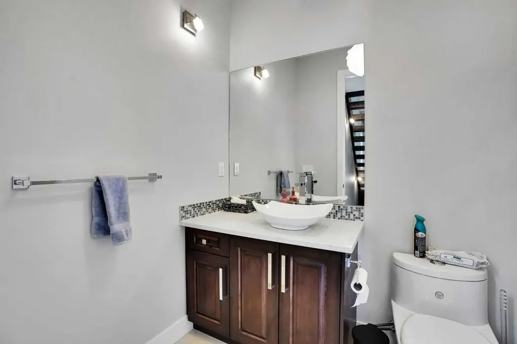 1018 20 Avenue SE Calgary AB T2G 1M6