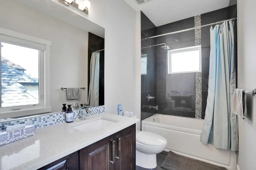 1018 20 Avenue SE Calgary AB T2G 1M6