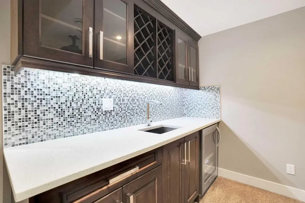 1018 20 Avenue SE Calgary AB T2G 1M6