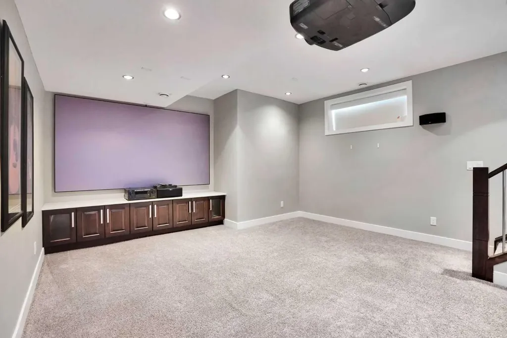 1018 20 Avenue SE Calgary AB T2G 1M6