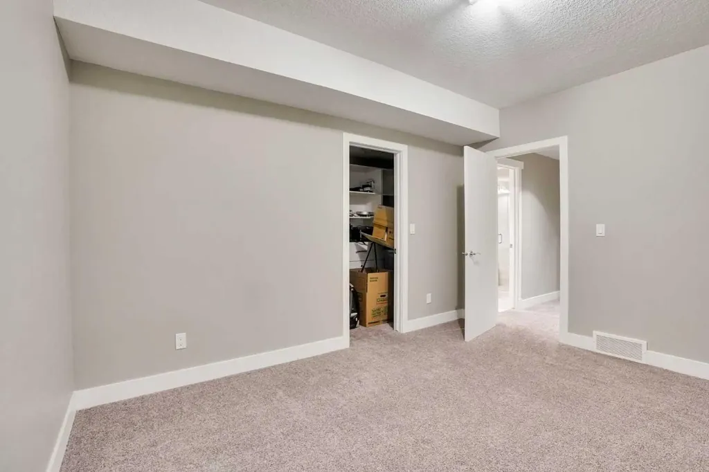 1018 20 Avenue SE Calgary AB T2G 1M6